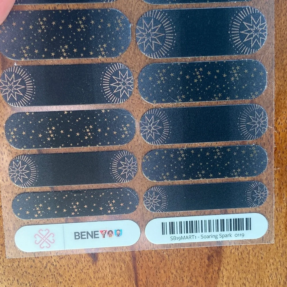 Jamberry (BeneYou) “Soaring Spark” Nail Wraps